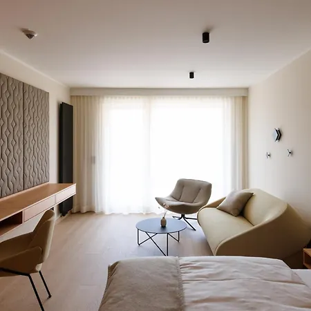 Отель Weinlandhof 4*
