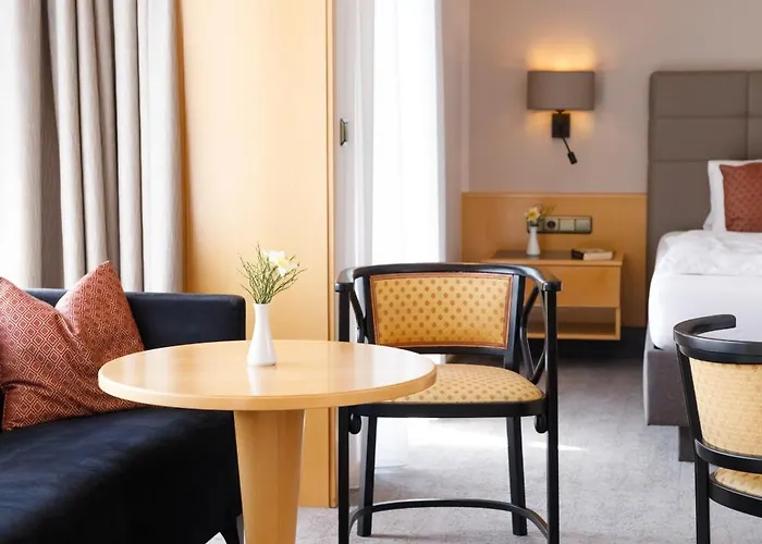 فندق Weinlandhof 4*